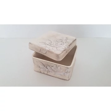 Domború mintás szögletes doboz, virágos natúr,kerámia, kézzel festett-13,5x13,5x11cm, V.K.31-16 Domború mintás szögletes doboz, virágos natúr,kerámia, kézzel festett-13,5x13,5x11cm, V.K.31-16