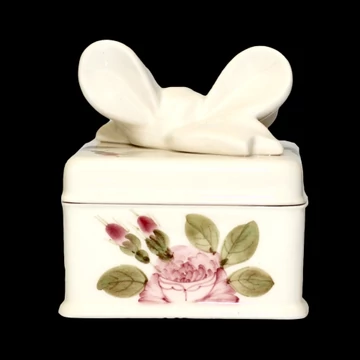 Romantik rózsás doboz szögletes,kerámia,kézzel festett-13,5x13x5x14,5cm, V.K.44-16