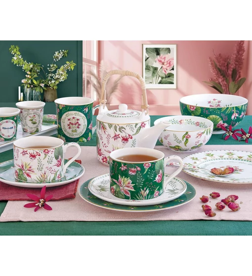 Az elegancia és stílus megtestesítői: porcelán bögrék, kávéscsészék és lapostányérok