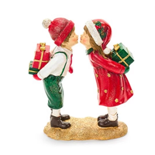 Puszilózó kisfiú-kislány csomagokkal, 15x6x18cm, műanyag dekorfigura, N.S.QHK251807